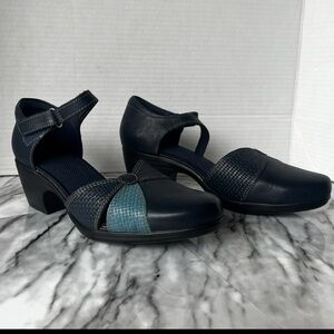 Clark’s Emily Rae Maryjane style shoes navy and light blue size 8